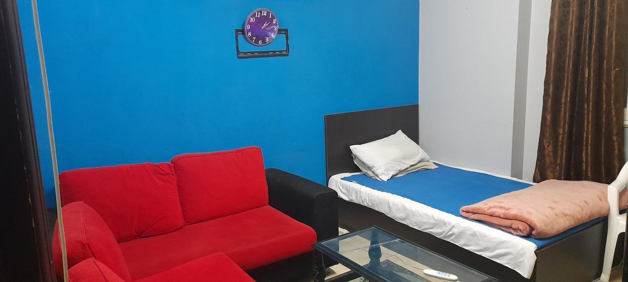 A In An In Nasr City, Cairo, In The Eighth District, 15 Minutes From Airport,غرفة بشقة بمدينة نصر بالقاهرة بالحي الثامن 15 دقيقة من مطار و 7 دقيقة من معهد الفجر و 12 دقيقة لمعهد ابانة لتعليم اللغة العربية و 26 دقيقة لوسط Alloggio in famiglia