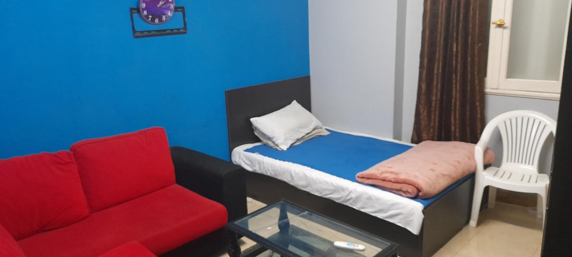 A In An In Nasr City, Cairo, In The Eighth District, 15 Minutes From Airport,غرفة بشقة بمدينة نصر بالقاهرة بالحي الثامن 15 دقيقة من مطار و 7 دقيقة من معهد الفجر و 12 دقيقة لمعهد ابانة لتعليم اللغة العربية و 26 دقيقة لوسط Alloggio in famiglia *