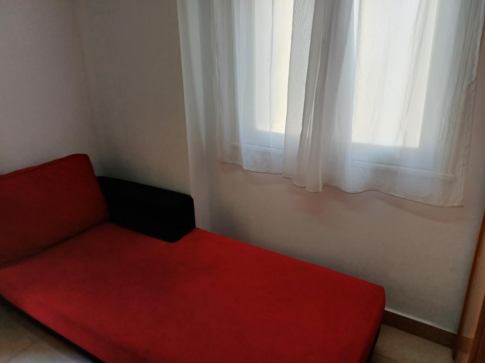 A In An In Nasr City, Cairo, In The Eighth District, 15 Minutes From Airport,غرفة بشقة بمدينة نصر بالقاهرة بالحي الثامن 15 دقيقة من مطار و 7 دقيقة من معهد الفجر و 12 دقيقة لمعهد ابانة لتعليم اللغة العربية و 26 دقيقة لوسط Alloggio in famiglia