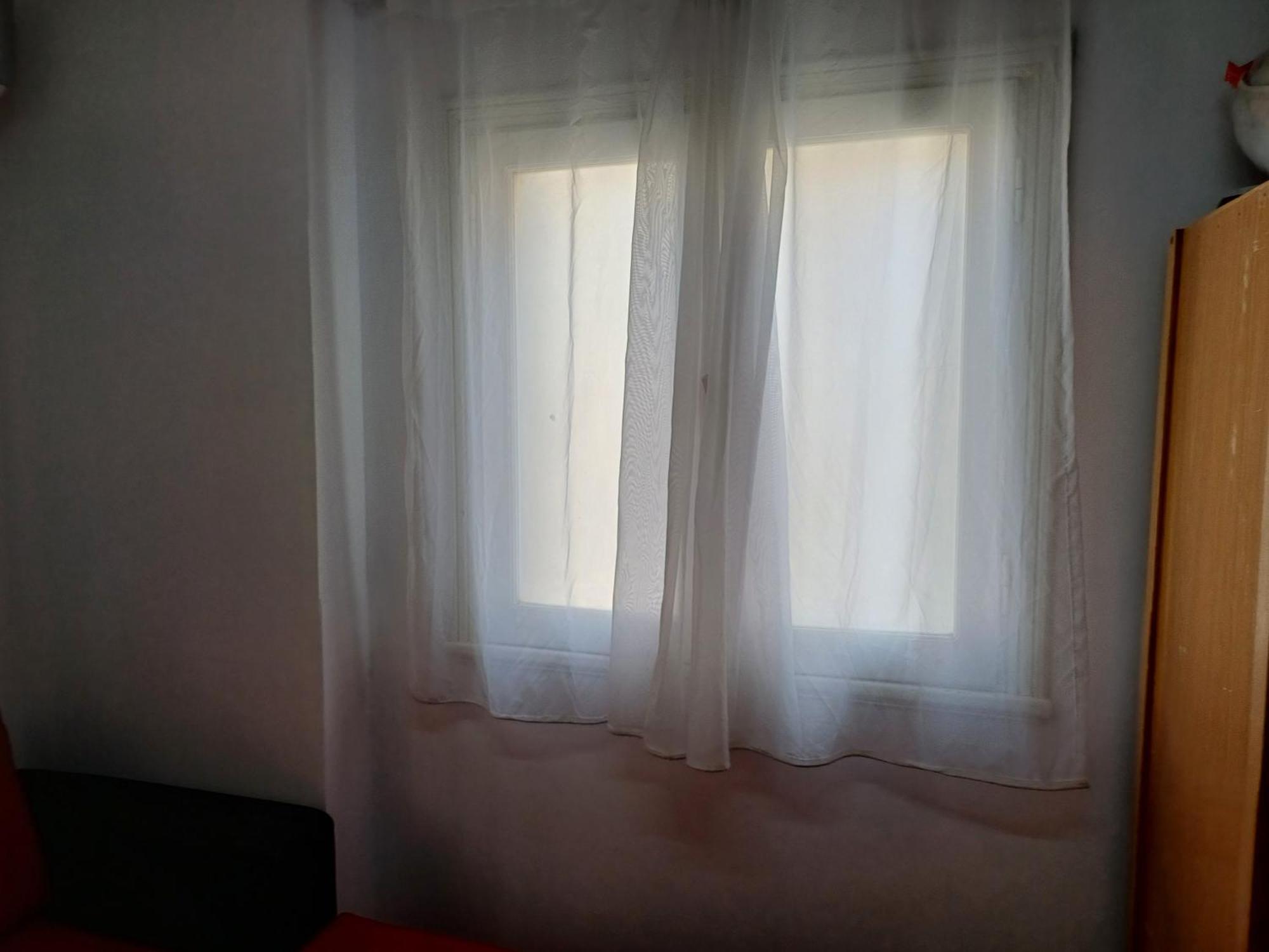 A In An In Nasr City, Cairo, In The Eighth District, 15 Minutes From Airport,غرفة بشقة بمدينة نصر بالقاهرة بالحي الثامن 15 دقيقة من مطار و 7 دقيقة من معهد الفجر و 12 دقيقة لمعهد ابانة لتعليم اللغة العربية و 26 دقيقة لوسط Alloggio in famiglia *