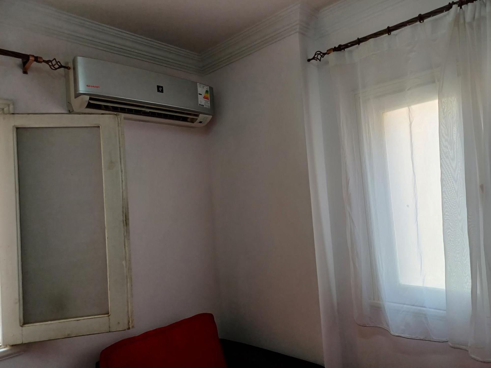 Alloggio in famiglia A In An In Nasr City, Cairo, In The Eighth District, 15 Minutes From Airport,غرفة بشقة بمدينة نصر بالقاهرة بالحي الثامن 15 دقيقة من مطار و 7 دقيقة من معهد الفجر و 12 دقيقة لمعهد ابانة لتعليم اللغة العربية و 26 دقيقة لوسط Il Cairo