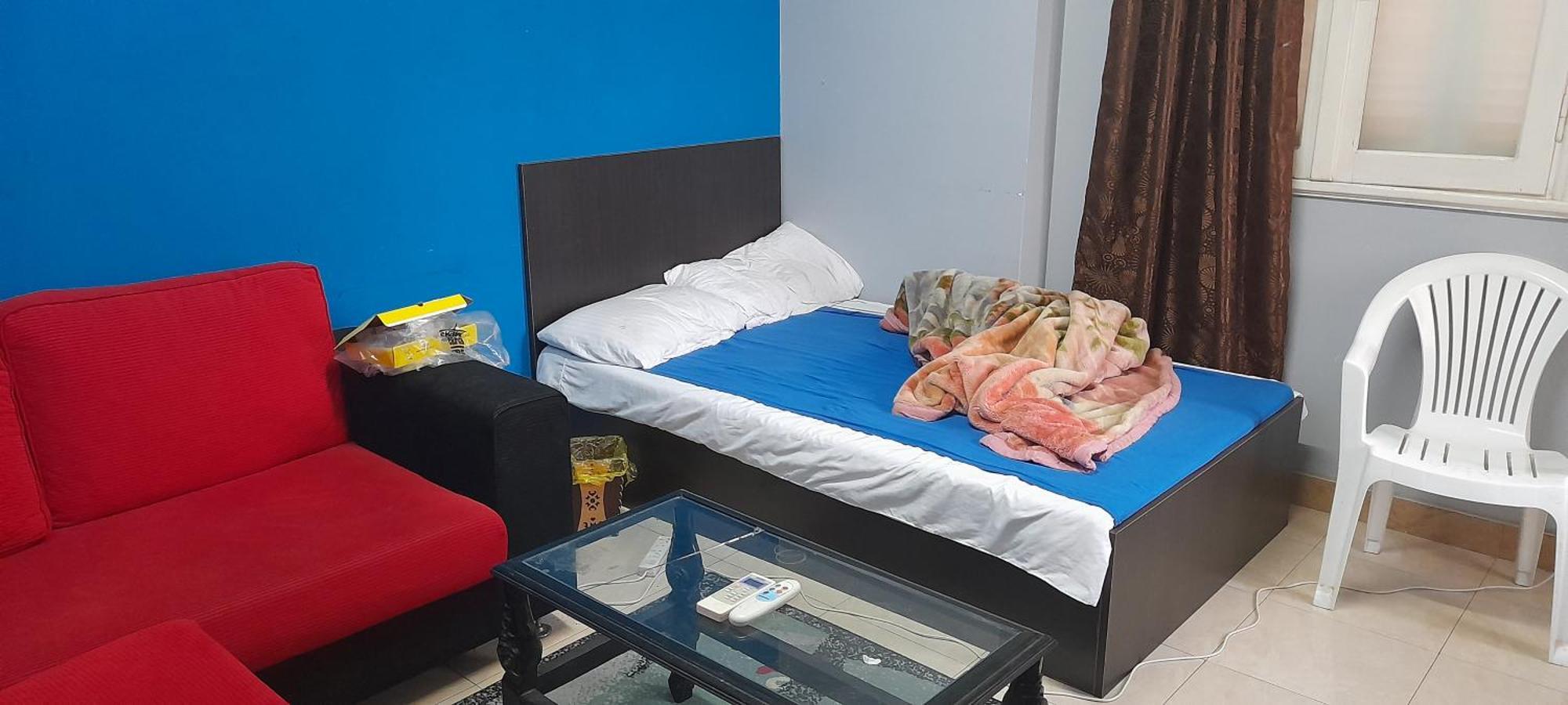 Nasr Airport View Room: 15 Minutes From Airport Homestay
