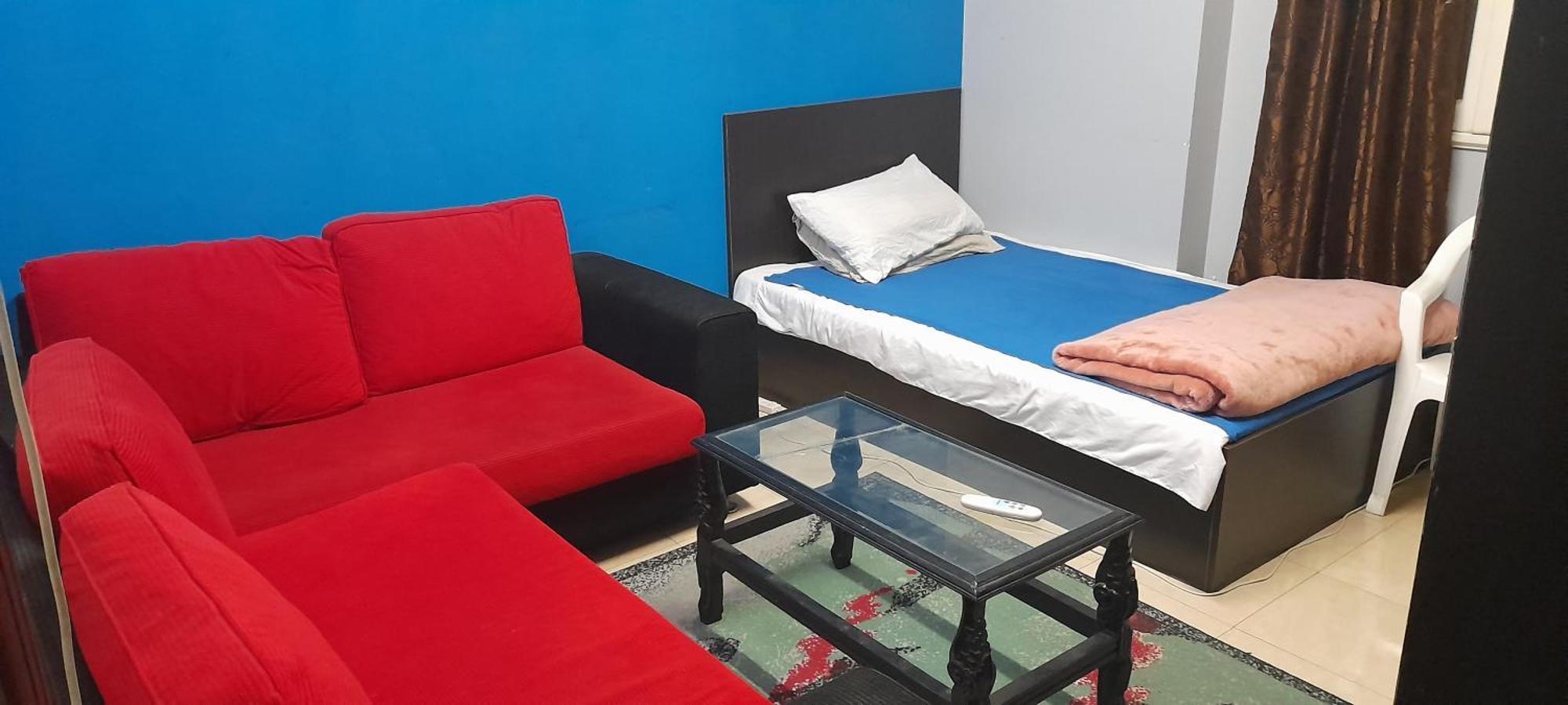 Nasr Airport View Room: 15 Minutes From Airport Homestay Cairo